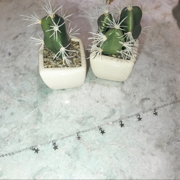 Silver Star Choker Necklace ⭐️ - Picture 3 of 5